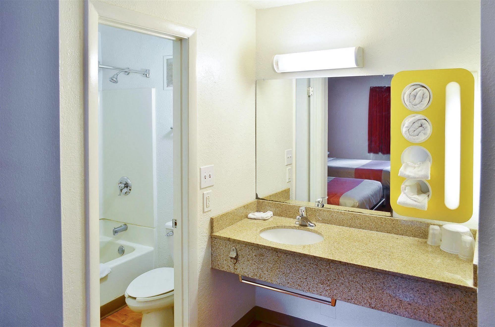 Motel 6 Boston South - Braintree Ngoại thất bức ảnh