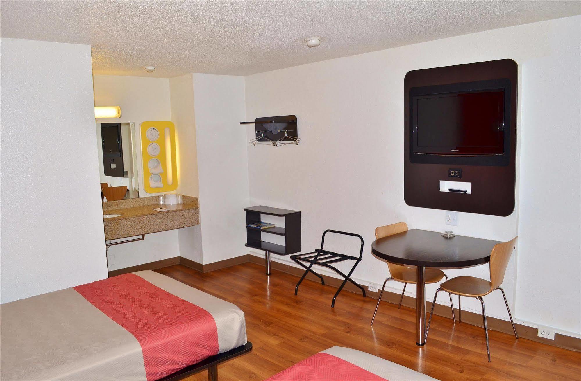 Motel 6 Boston South - Braintree Ngoại thất bức ảnh