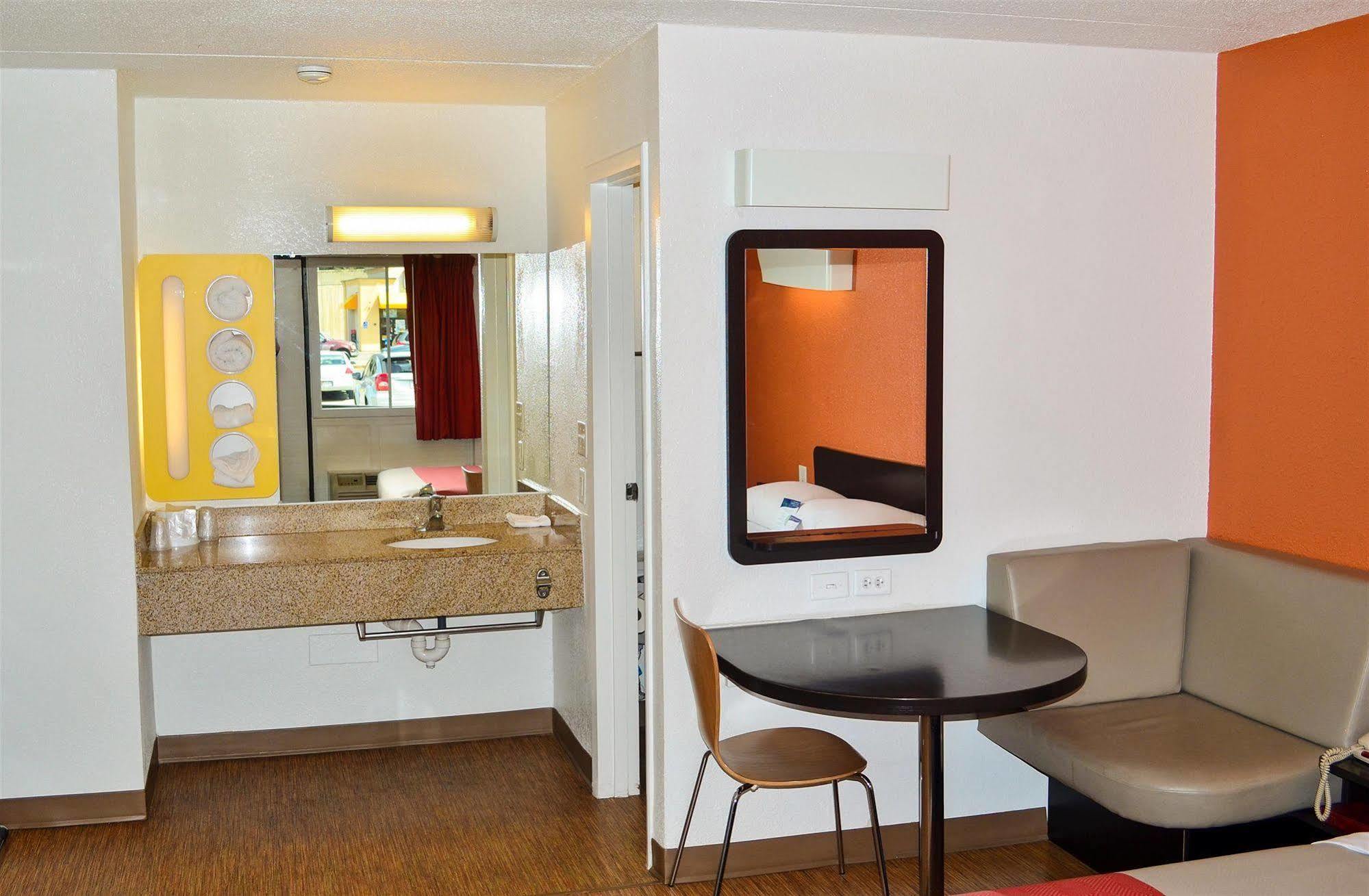 Motel 6 Boston South - Braintree Ngoại thất bức ảnh
