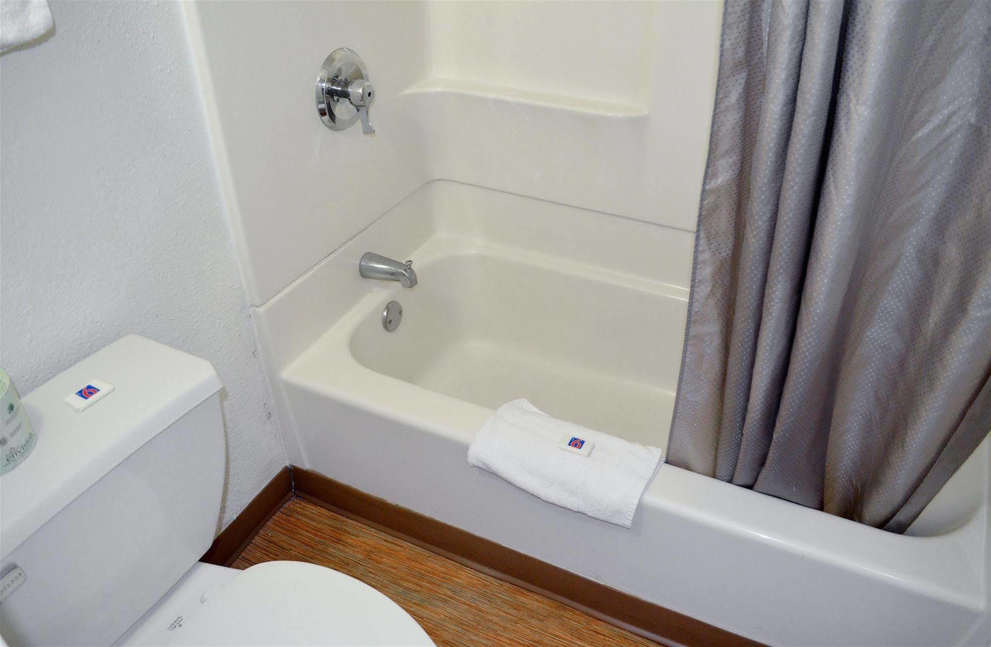 Motel 6 Boston South - Braintree Ngoại thất bức ảnh